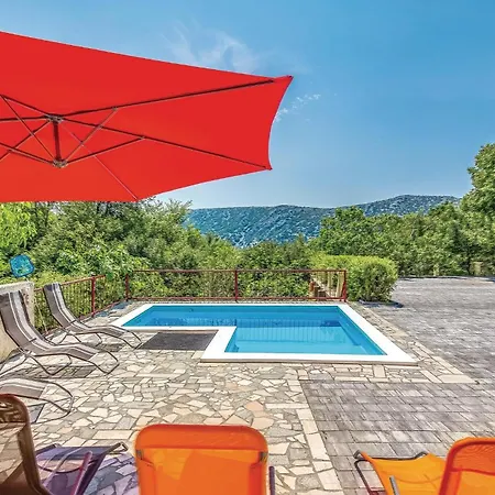 Gorgeous In Apartment *