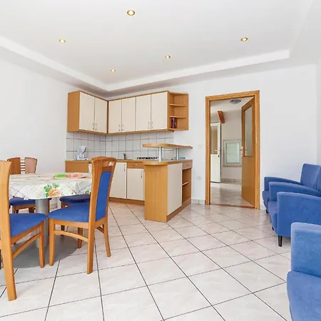 Gorgeous In Apartment Grižane