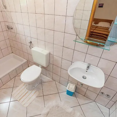 Gorgeous In Apartment Grižane