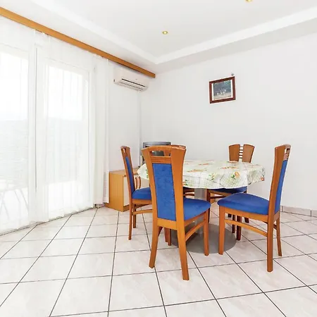 Amazing In With Swimming Pool Apartman